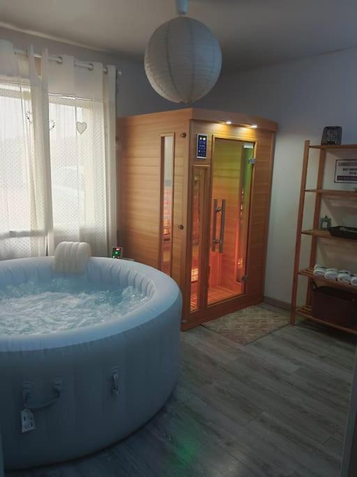 Saint-Antonin-de-Sommaire Villa Familiale Avec Spa Et Sauna מראה חיצוני תמונה